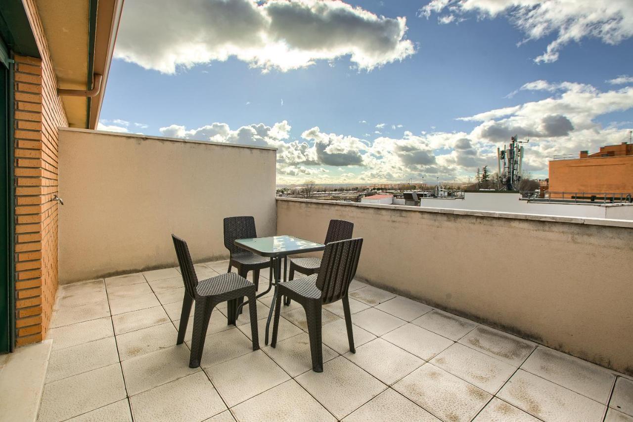 Apartamentos Barajas Madrid Bagian luar foto