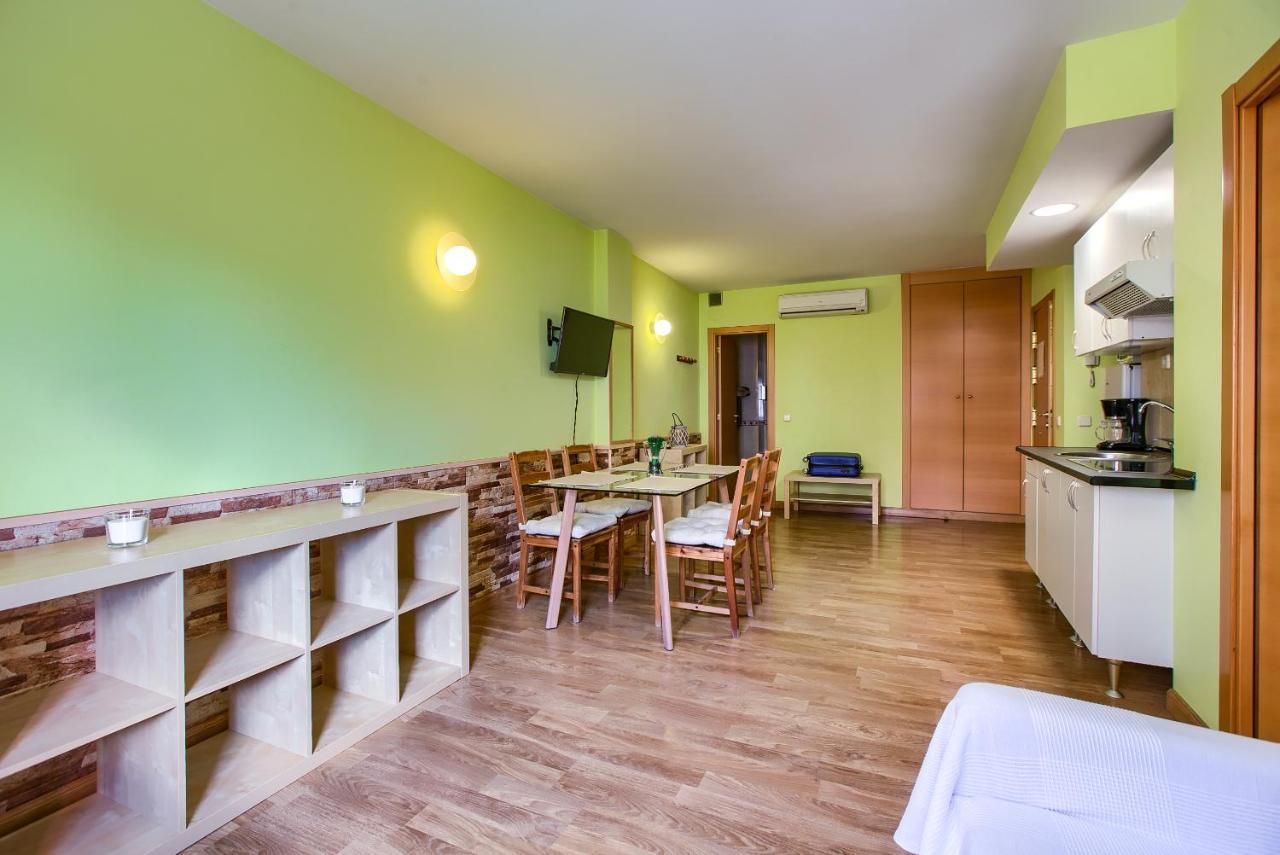 Apartamentos Barajas Madrid Bagian luar foto